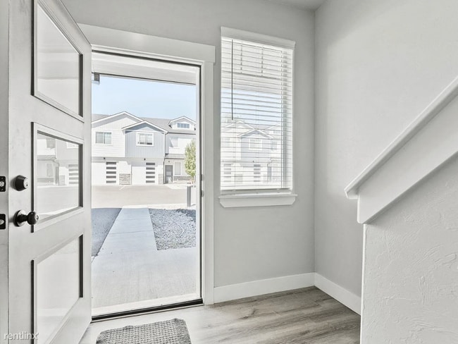 Building Photo - 3 br, 2.5 bath Townhome - 179 Park Lawn Drive
