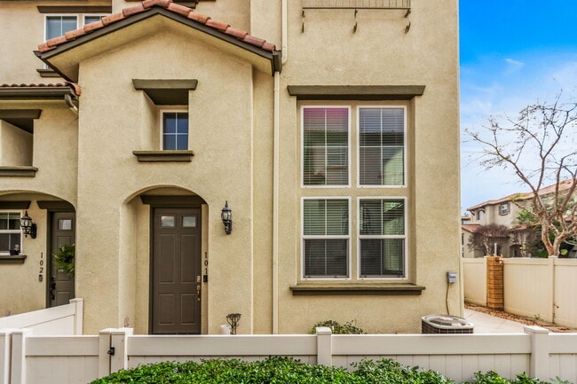 Building Photo - 33640 Willow Haven Ln