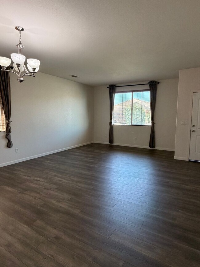 Foto del edificio - Cozy and Spacious Home in Elk Grove