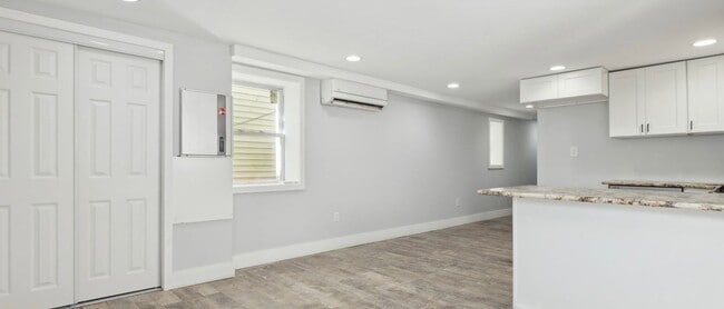 Building Photo - 102-23 164th Dr