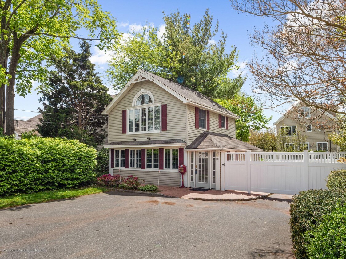 Primary Photo - 549 Woodland Ave