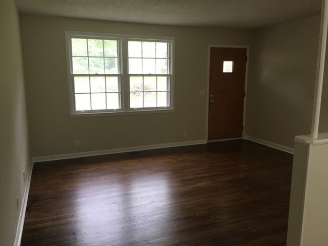 Building Photo - 2634 Somerset Dr