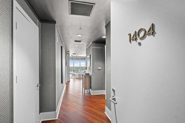 Building Photo - 260 S Osceola Ave