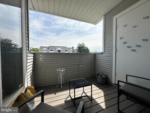 Building Photo - 2145 Wainwright Ct