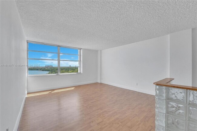 Foto del edificio - 150 SE 25th Rd