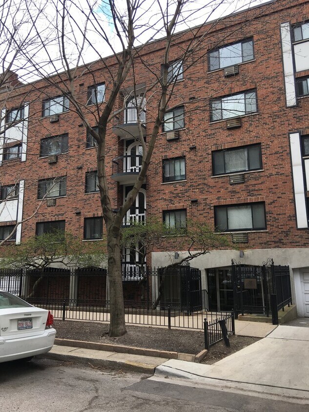 Foto principal - 2336 N Commonwealth Ave