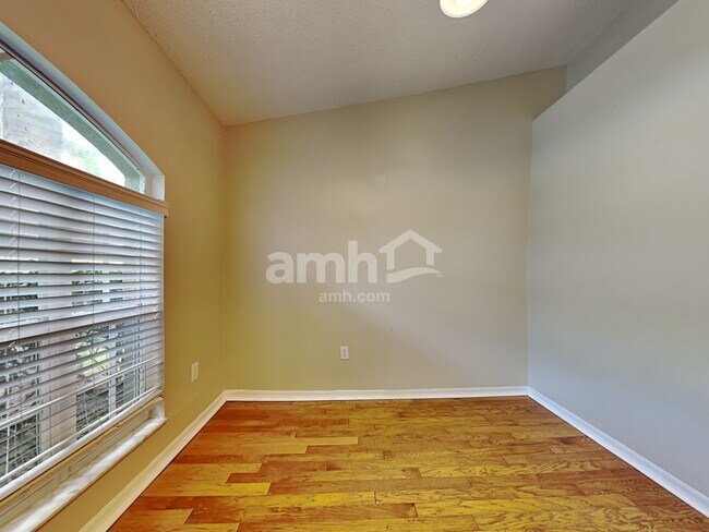 Building Photo - 27346 Breakers Dr