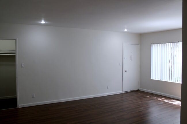 Building Photo - 3950 Inglewood Blvd