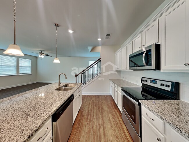 Building Photo - 4911 Trayton Ave