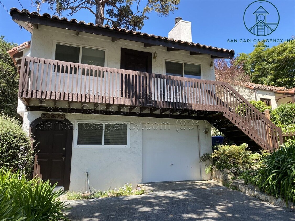 Primary Photo - "Lazy Day-Z" Two Bedroom Perfectly Located...