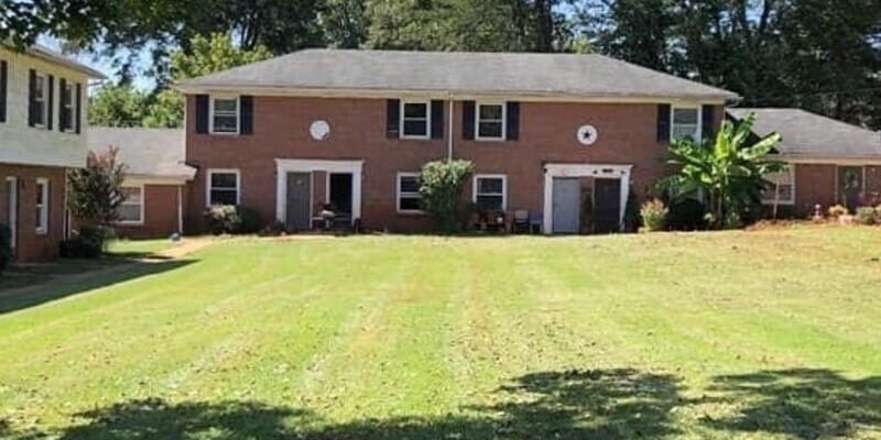 Primary Photo - 1311 Royal Manor