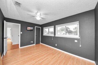 Building Photo - 601 E Castle Harbour Dr