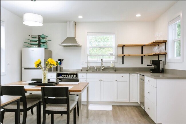 Foto del edificio - 7538 Mary Ave NW