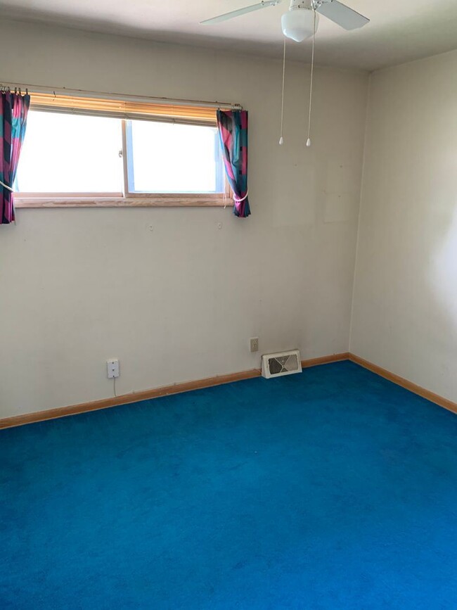 Building Photo - 3 br, 1.5 bath House - 401 S Scuyler Street