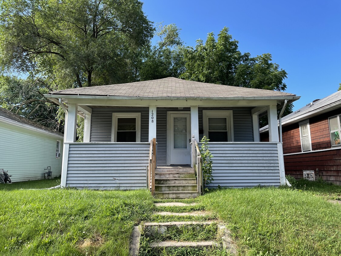Primary Photo - 1208 E Dayton St