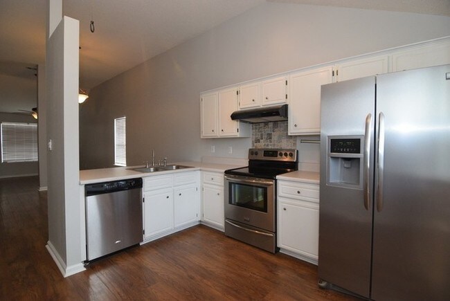 Building Photo - 146 Hammond Pl Cir