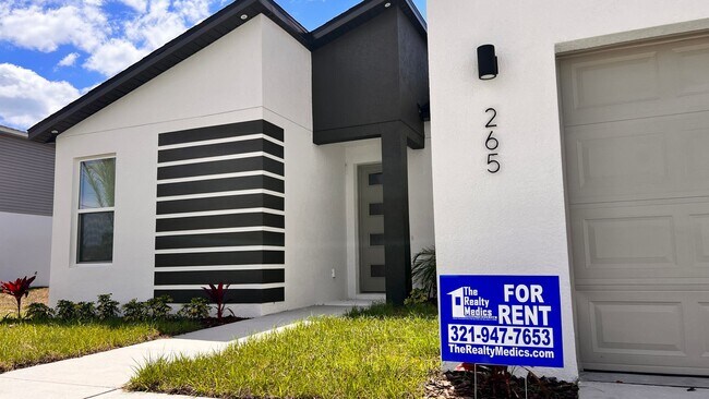 Foto del edificio - BEAUTIFUL 4 Bedroom, 2 Bathroom Home in Po...