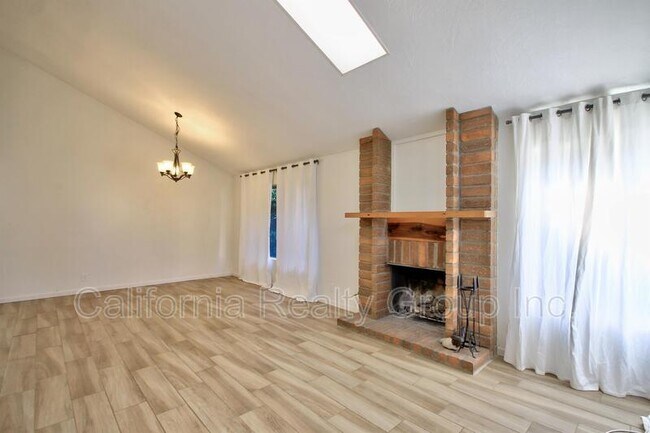 Building Photo - 42738 Santa Suzanne Pl