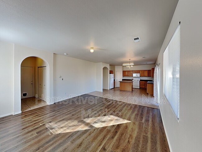 Building Photo - 733 Sunny Meadows Dr