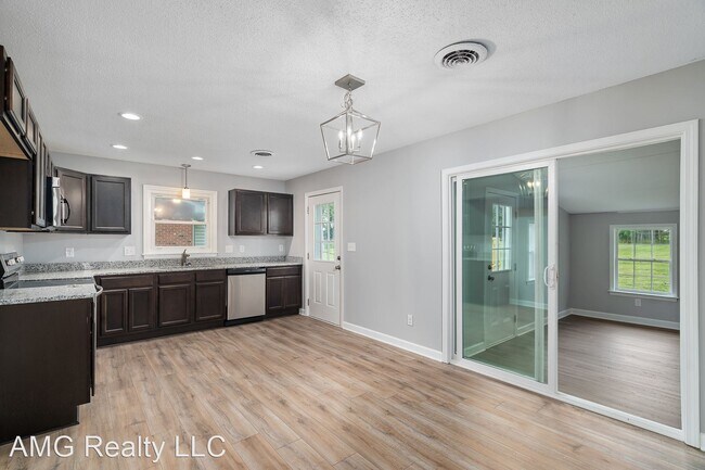 Foto del edificio - 3 br, 1 bath House - 1020 Walnut Street