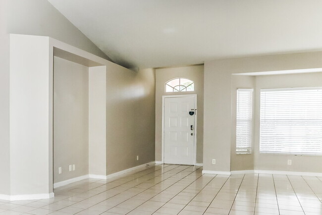 Building Photo - 116 Brook Woode Ave