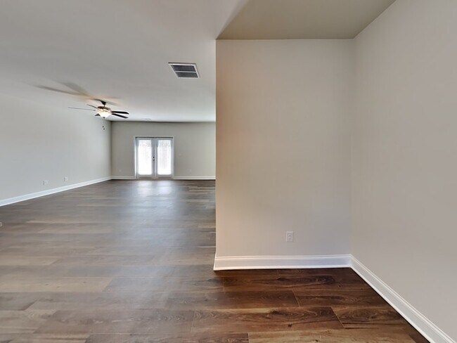 Foto del edificio - Apply NOW!