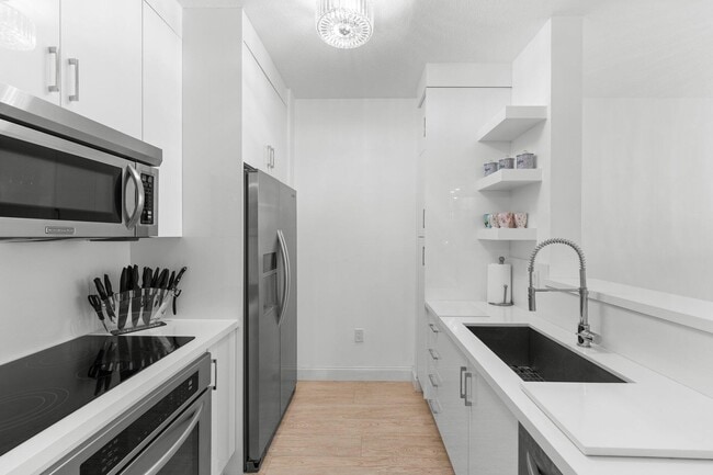Building Photo - 550 Okeechobee Blvd
