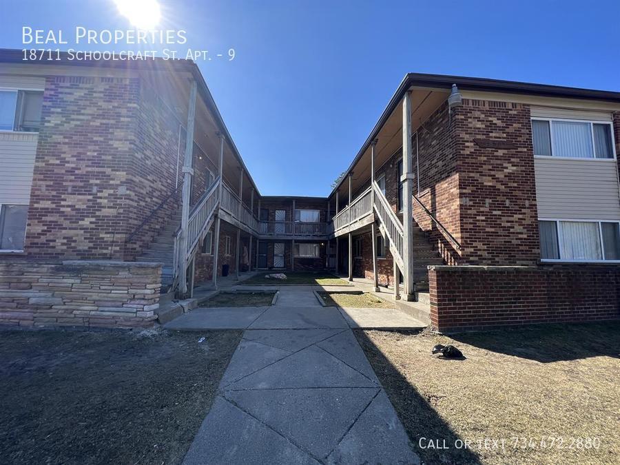 18711 Schoolcraft Rd Unit 9, Detroit, MI 48223 Room for Rent in