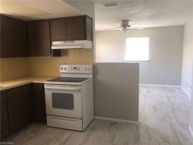 Foto del edificio - 13923-13925 First St - Duplex