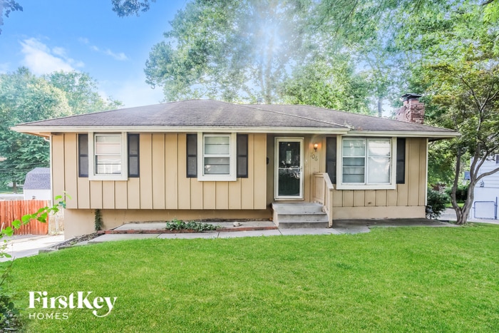 Primary Photo - 706 N Redwood Dr
