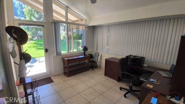 Foto del edificio - 279 Avenida Carmel