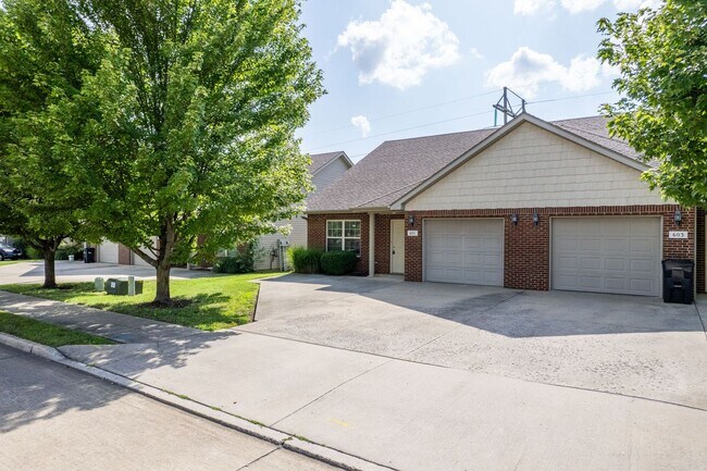 Building Photo - 601-603 Glenstone Dr.