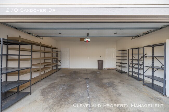 Building Photo - Bright 2 Bedroom Ranch Style Condo