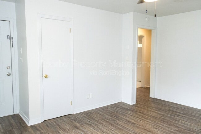 Building Photo - 2027 Lee St