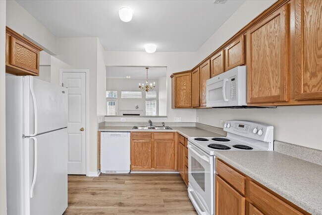 Building Photo - Stunning 3-bed, 2.5-bath end unit with Primary on main in Autumn Cove of Lake Wylie!