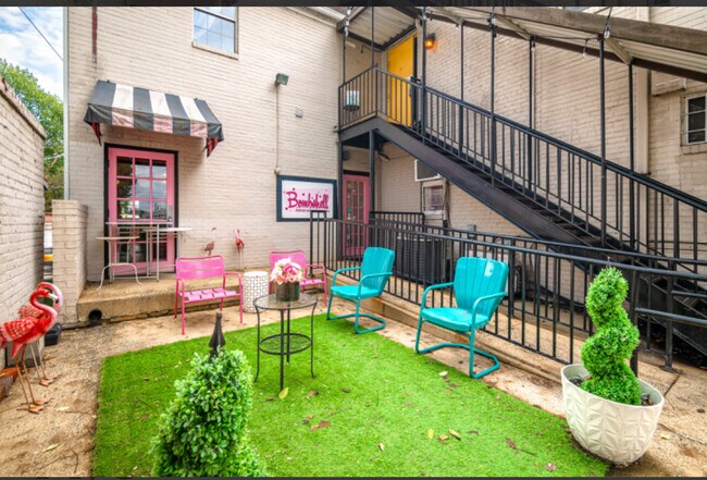 Patio/Entrada - 10 S Crenshaw Ave