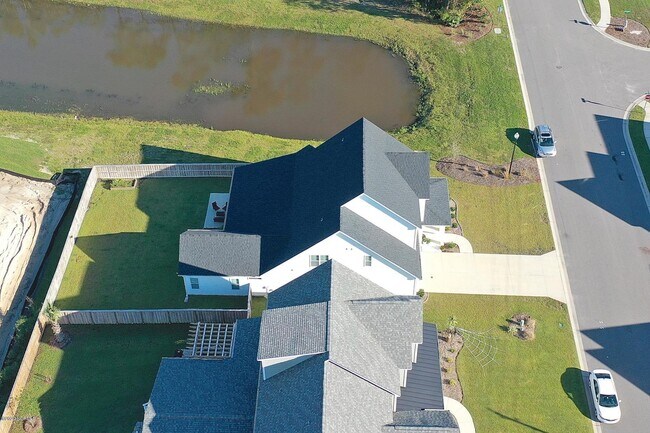 Building Photo - 420 Aurora Pl