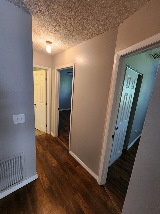 Building Photo - 4411 York Dr