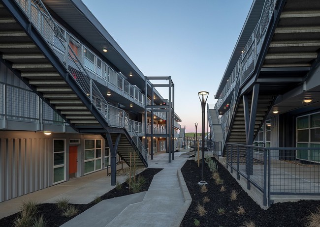 Foto del edificio - Rocky Hill Veterans Housing