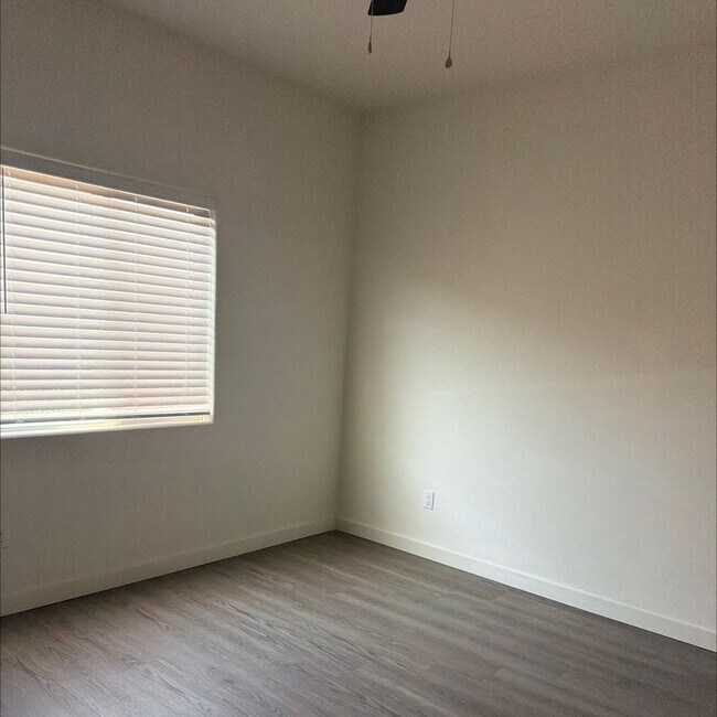 Building Photo - 211 H St