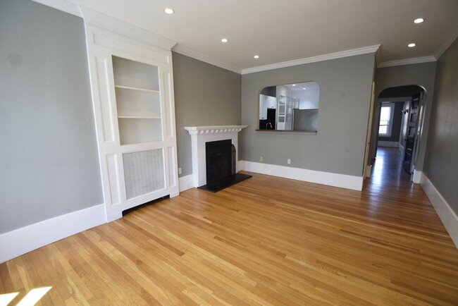 Building Photo - 1402 Beacon St
