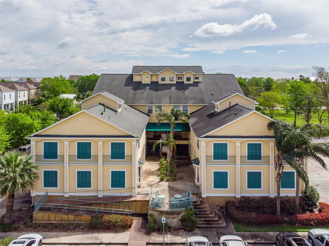 Foto principal - 811 Bradford Ave