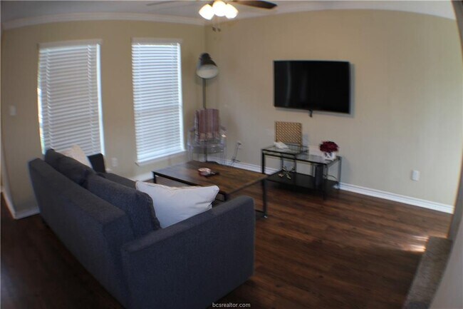 Building Photo - 1213 Oney Hervey Dr