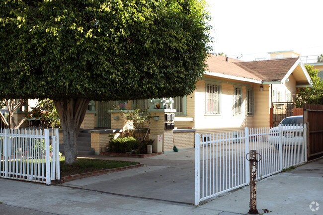 Building Photo - 1044 Cedar Ave