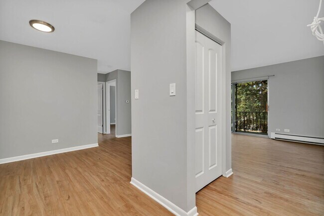Foto del edificio - 909 Plainfield Rd