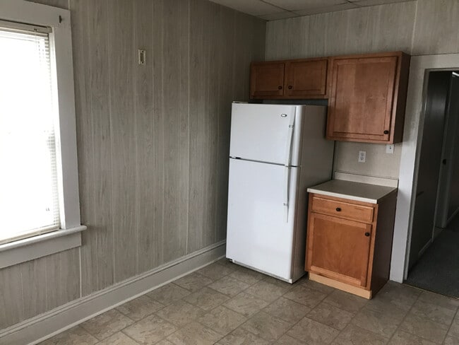 Building Photo - 130 Mooney St