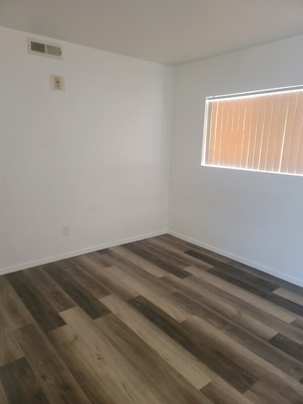 Building Photo - 3550 Bay Sands Dr