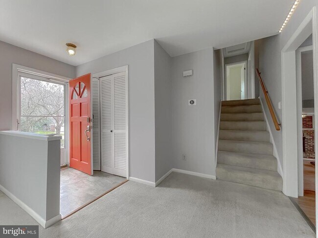 Building Photo - 23085 Esperanza Dr