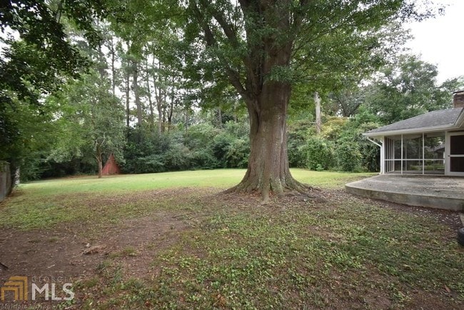 Building Photo - 3291 Balmoral Dr