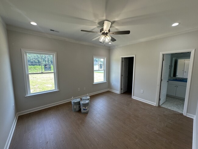 Building Photo - 411 Creeks Edge Dr